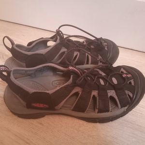 KEEN Sandles Womens 8
